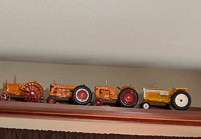 Large tractor collection - Photo 9