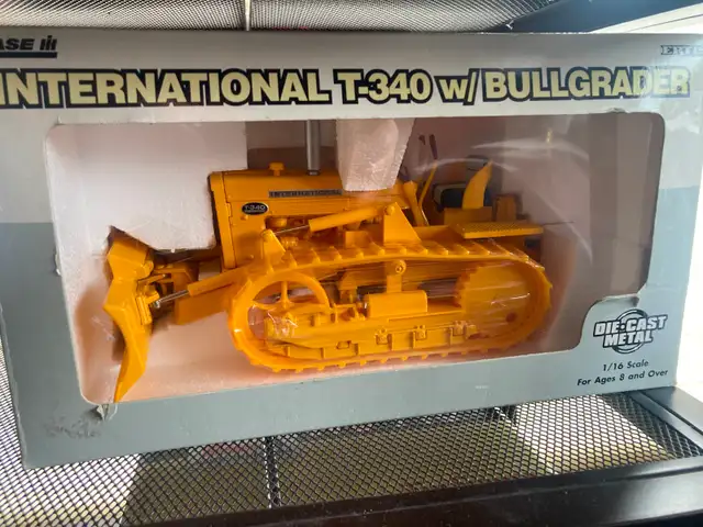 Large tractor collection - Photo 10
