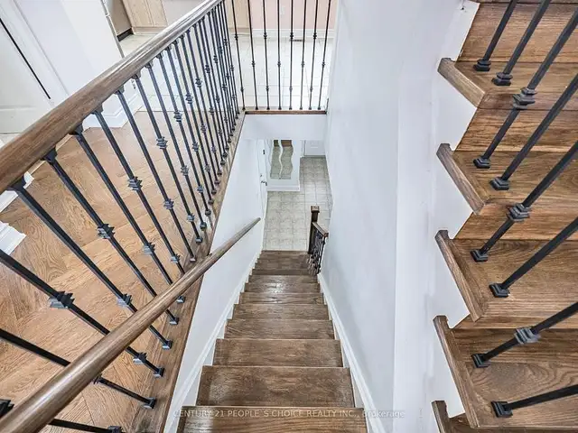 3 Beds 3 Baths - TownhouseCA$2,900 / Month - Photo 4