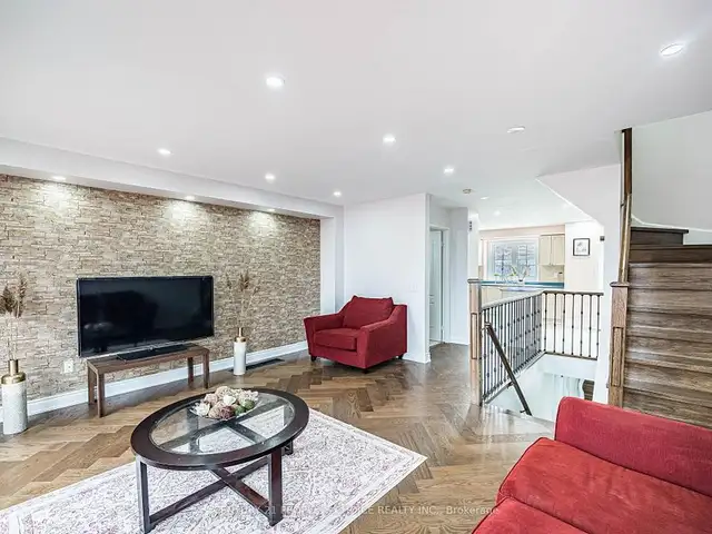 3 Beds 3 Baths - TownhouseCA$2,900 / Month - Photo 5