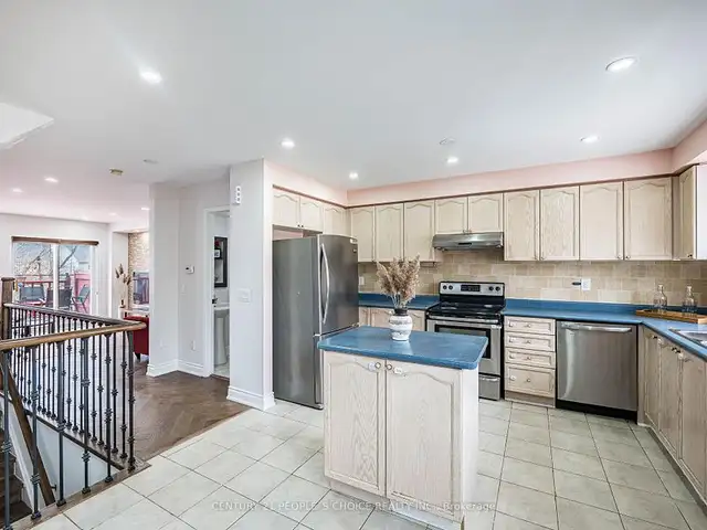 3 Beds 3 Baths - TownhouseCA$2,900 / Month - Photo 6