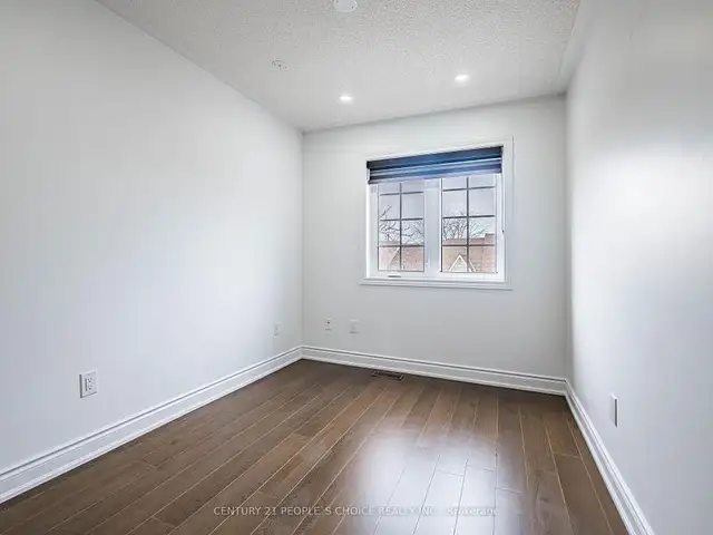 3 Beds 3 Baths - TownhouseCA$2,900 / Month - Photo 8