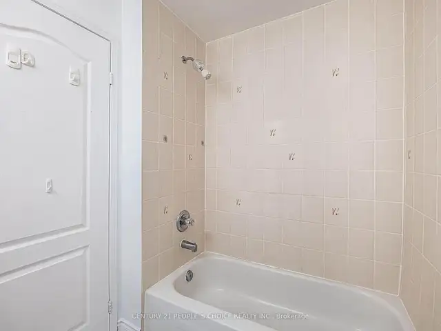 3 Beds 3 Baths - TownhouseCA$2,900 / Month - Photo 12