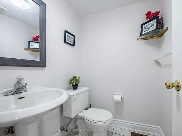 3 Beds 3 Baths - TownhouseCA$2,900 / Month - Photo 15