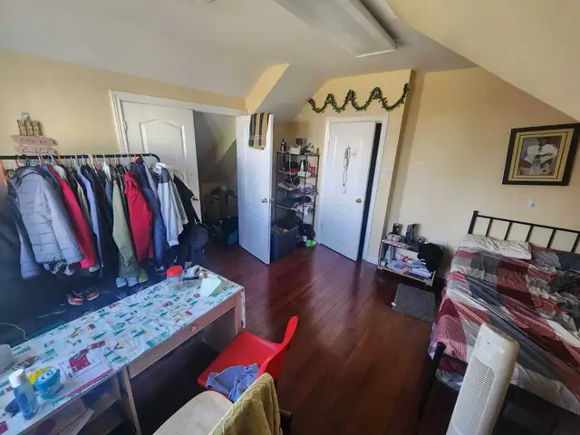 sharing room for rent in Scarborough - Photo 2