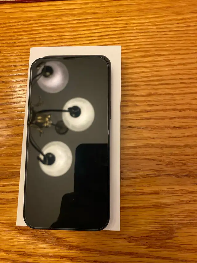 iPhone 14 - Photo 2