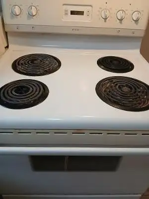 Fridge - Frigidaire and Oven - Amana for sale - Photo 5