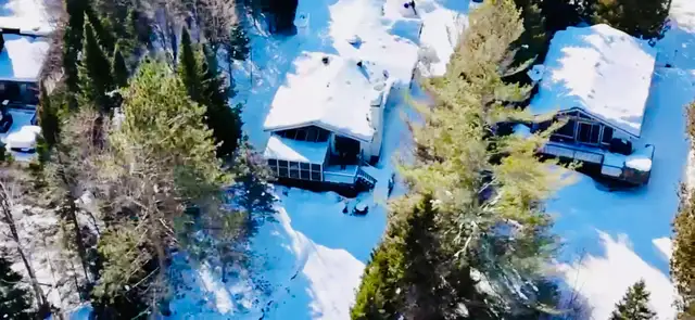 Chalet au bord du lac ( Sainte-Agathe-des-Monts)