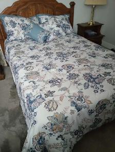 Comforter, 2 Shams, and 2 Accent Pillowss