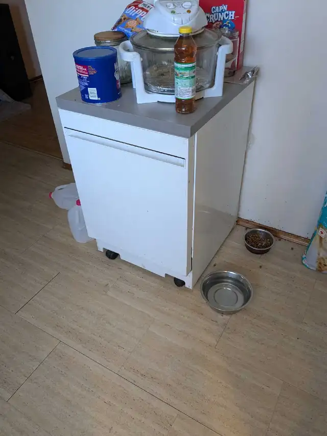 lots of stuff cheep dishes as well - Photo 3