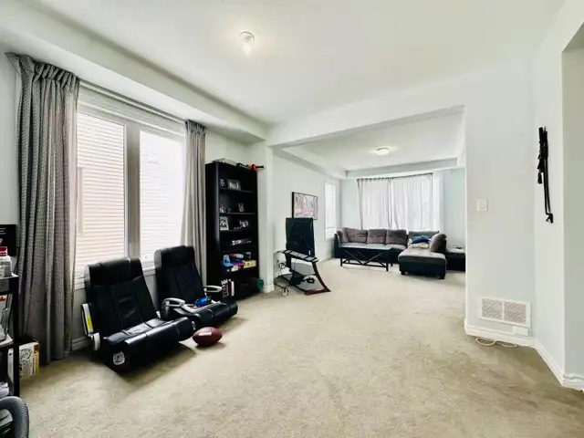 Half Moon Bay End Unit 4-bedroom townhouse for rent - Photo 4