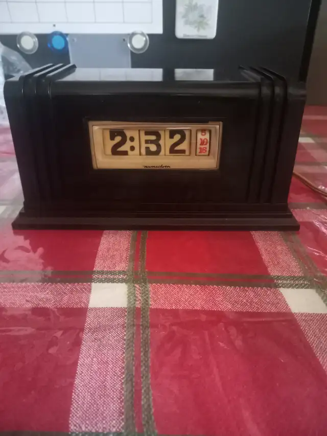 Small Antique electric flip  clock.