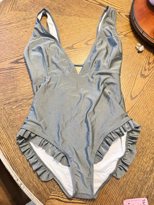 NWT - CupShe one Metallic Sage one piece  - MED - Photo 3