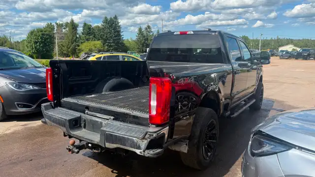 2023 Ford F250 Crew Cab Diesel 4x4 - Photo 4