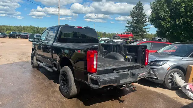 2023 Ford F250 Crew Cab Diesel 4x4 - Photo 6