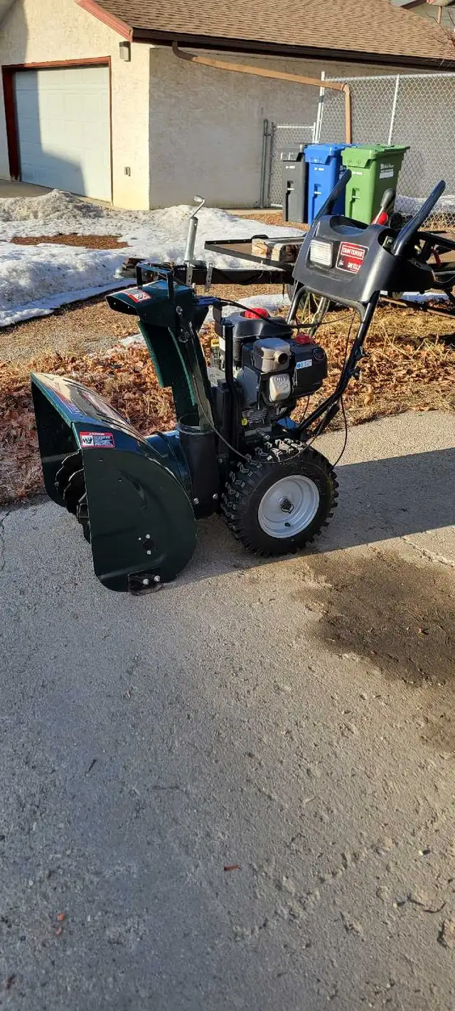 CRAFTSMAN 24' SNOWBLOWER WITH POWER STEERING