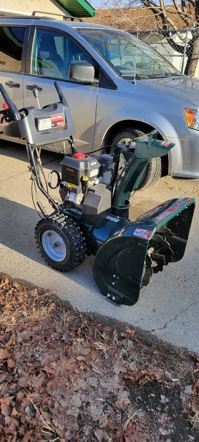 CRAFTSMAN 24' SNOWBLOWER WITH POWER STEERING - Photo 2