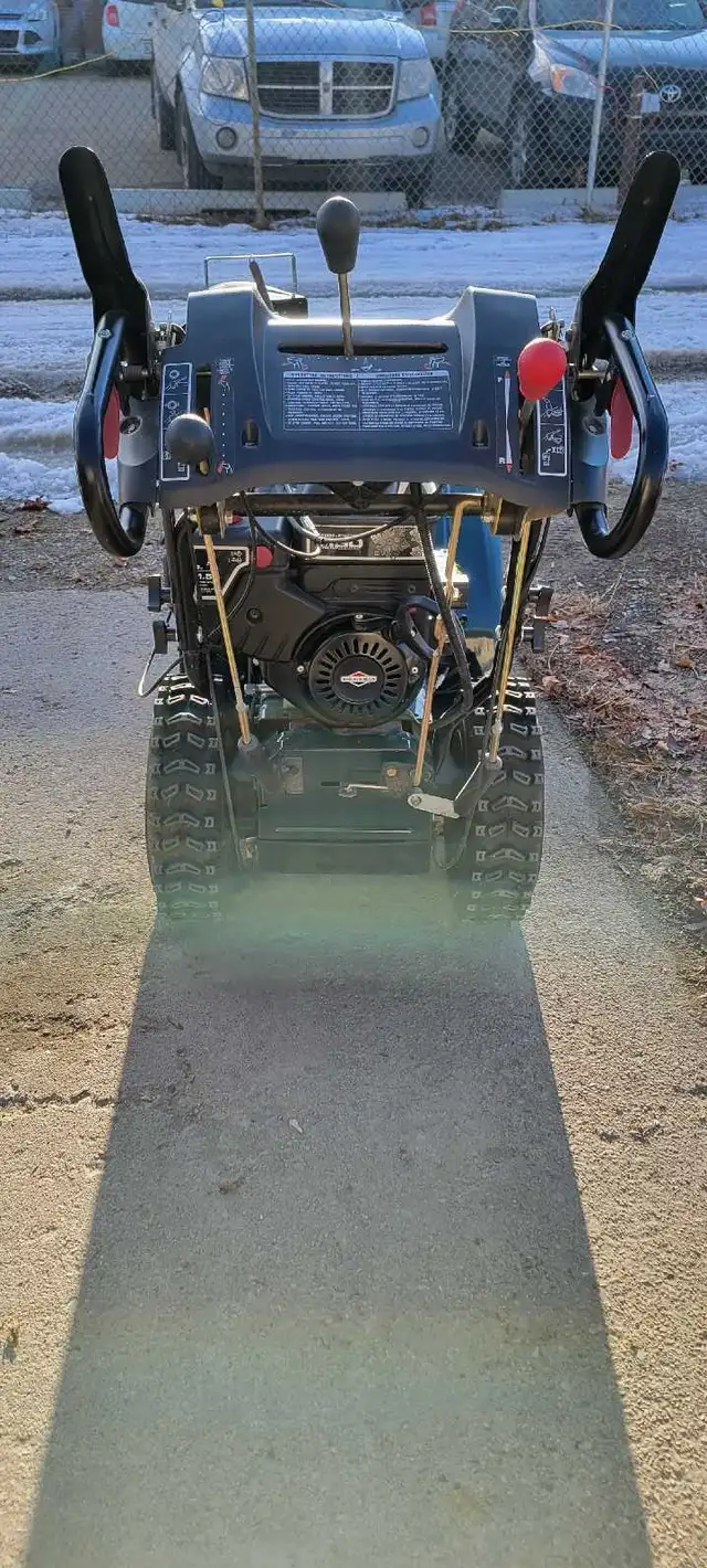 CRAFTSMAN 24' SNOWBLOWER WITH POWER STEERING - Photo 4