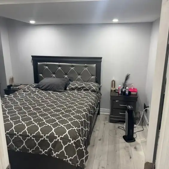 Bsmt Apartment- 2 Bedroom - Photo 4