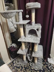CAT TREE XL LIKE NEW