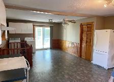 2 Room House   1 Sun Room   Large Garage   Spacious Basement - Photo 3