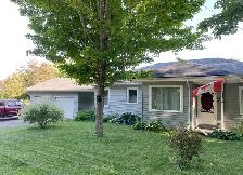 2 Room House   1 Sun Room   Large Garage   Spacious Basement - Photo 6