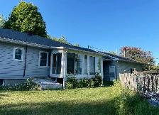 2 Room House   1 Sun Room   Large Garage   Spacious Basement - Photo 10