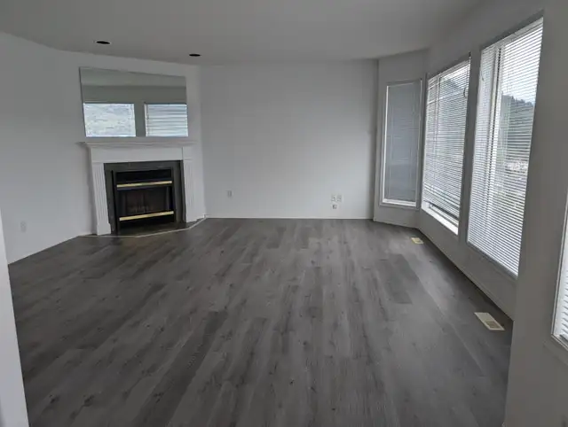 180 degree lakeview house in Peachland 5 mints to west kelowna