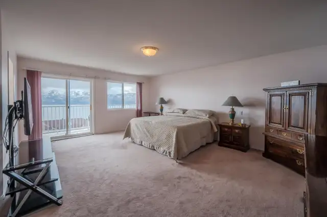 180 degree lakeview house in Peachland 5 mints to west kelowna - Photo 3
