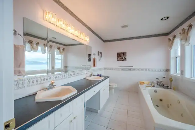 180 degree lakeview house in Peachland 5 mints to west kelowna - Photo 4