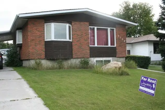 Large furnished room in Brentwood bungalow near UofC/transit 4 - Photo 8