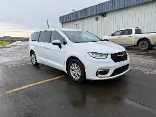 2023 Chrysler Pacifica - Photo 3