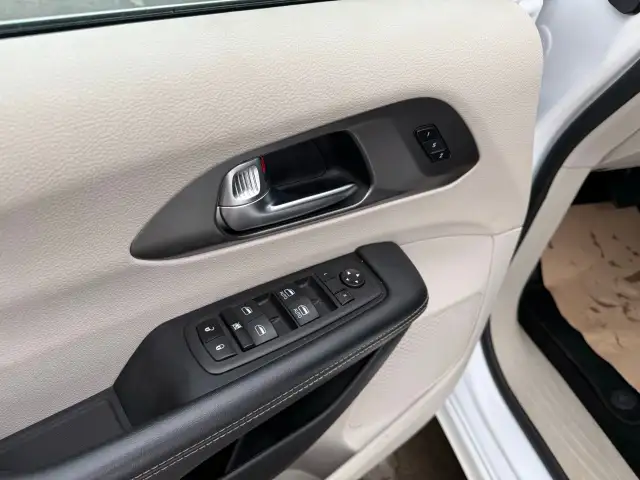 2023 Chrysler Pacifica - Photo 13