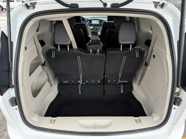 2023 Chrysler Pacifica - Photo 22