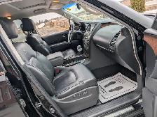 2011 Infiniti QX56 4WD | 8-seater! | Sun-roof! | Heated seats! | - Photo 15