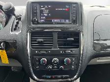2017 Dodge Grand Caravan SXT | CLEAN CARFAX | BIG SCREEN | BACK- - Photo 9