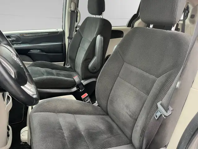 2017 Dodge Grand Caravan SXT | CLEAN CARFAX | BIG SCREEN | BACK- - Photo 10