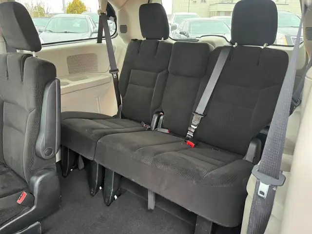 2017 Dodge Grand Caravan SXT | CLEAN CARFAX | BIG SCREEN | BACK- - Photo 11