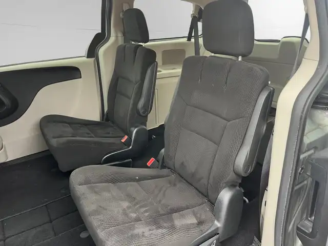2017 Dodge Grand Caravan SXT | CLEAN CARFAX | BIG SCREEN | BACK- - Photo 12