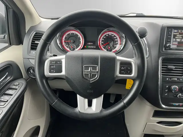 2017 Dodge Grand Caravan SXT | CLEAN CARFAX | BIG SCREEN | BACK- - Photo 13