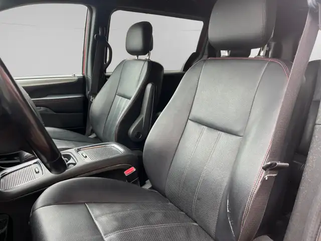 2014 Dodge Grand Caravan R/T | CLEAN CARFAX | BACK-UP CAM | LEAT - Photo 11