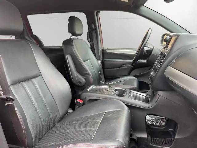 2014 Dodge Grand Caravan R/T | CLEAN CARFAX | BACK-UP CAM | LEAT - Photo 13