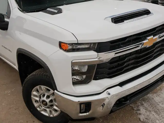 2025 Chevrolet Silverado 2500HD LT 6.6L Duramax - Photo 16