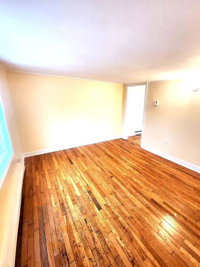 Small 1 Bedroom Apartment Downtown, No Pets, Text to View - Photo 6