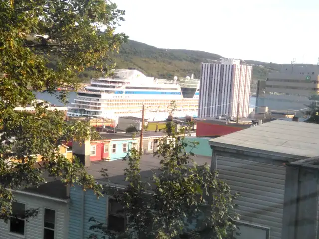 Small 1 Bedroom Apartment Downtown, No Pets, Text to View - Photo 9