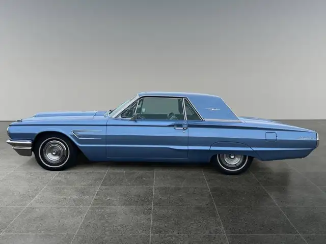 1965 Ford Thunderbird Coupe - Photo 2