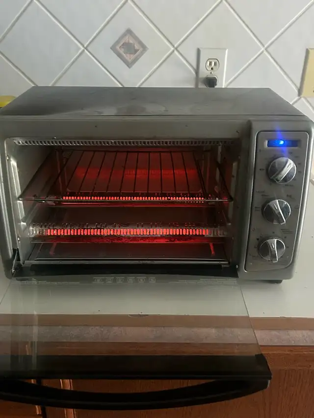 Black And Decker Toaster Oven - Photo 2