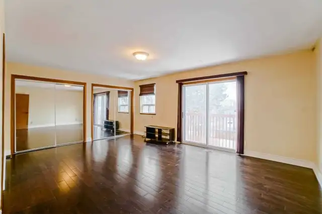 Huge Petfriendly 2 bdrm 2nd Floor w Shared Yard/LDY/PRKG/Beach