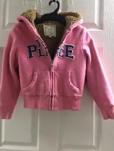 BEAU CHANDAIL ROSE DOUBLÉ GR 7/8 FILLETTE TRÈS CONFORTABLE$10.00