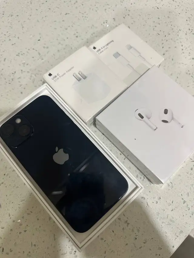 iPhone 14 128gb 79% battery health Accessories Pkg/Delivery